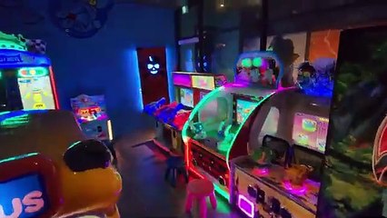 y2mate.com - Big Brother is Watching Autonomous Arcade Tour in Korea 맥스게임존 인천부평점 _360P