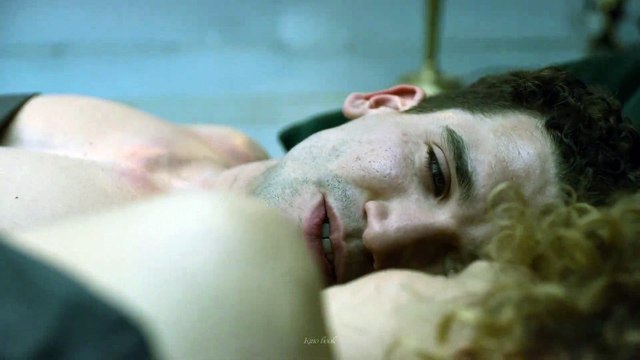 Money-Heist-5x09-Kiss-Scene-Denver-and-Monica