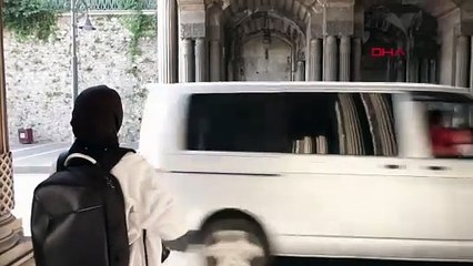 İki sarayı birbirine bağlayan tarihi geçit, yazı tahtasına döndü