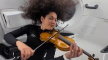 Sarah Gillis, tripulante de Polaris, interpreta desde el espacio un tema de 'Star Wars'