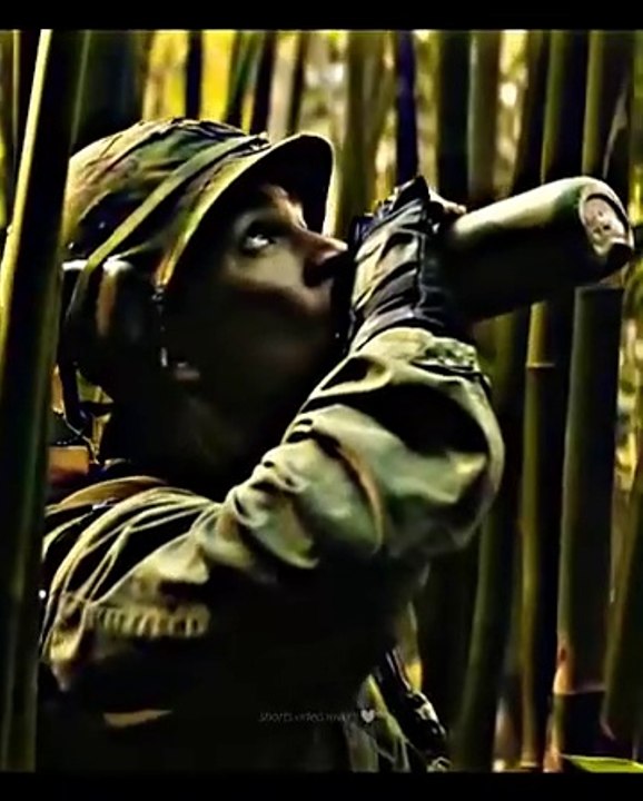 1. "ماد ماكس: طريق الغضب" (Mad Max: Fury Road)  الوصف: فيلم حركي مثير تدور أحداثه في عالم ما بعد الكارثة. يركز الفيلم على مطاردة مستمرة عبر الصحراء القاحلة، مليئة بالمشاهد الخطيرة والقتال الشرس بين الشخصيات المتوحشة.