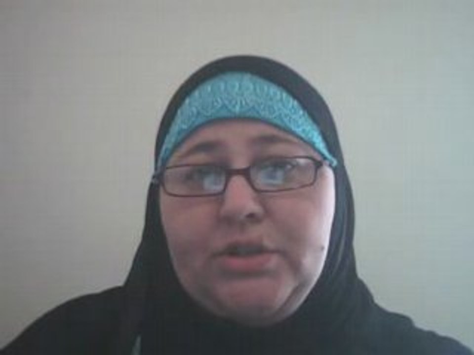 AMERICAN GIRL REVERTED TO ISLAM