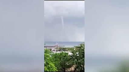 Il video della tromba d'aria al largo del porto di Ischia