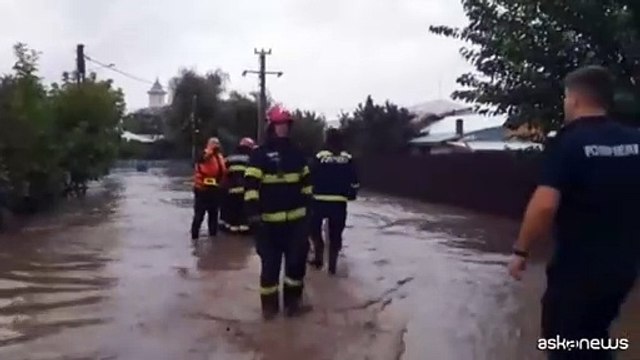 Inondazioni in Romania, proseguono le operazioni di soccorso