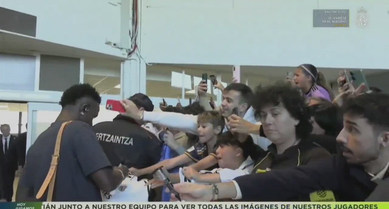 Tremendo baño de masas de Vini y Mbappé: lo de Kylian con un bebé lo tienen que ver