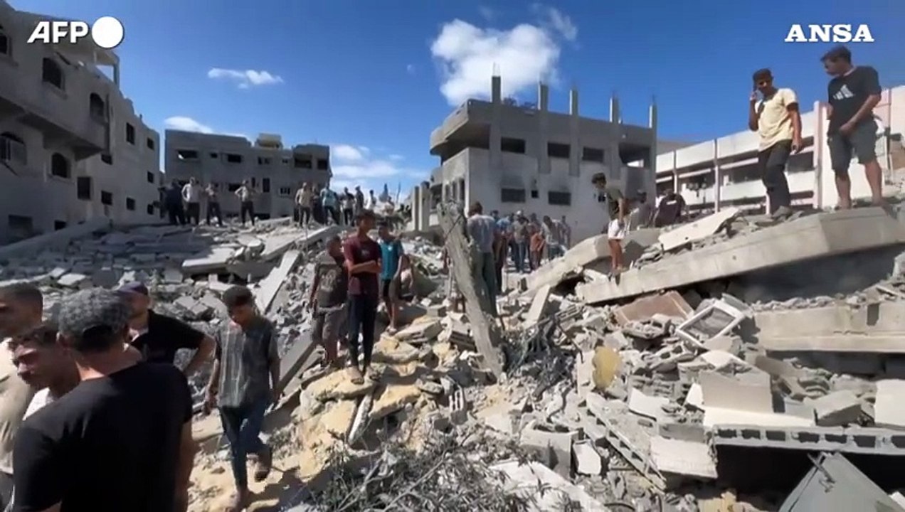 Attacco israeliano colpisce edifici a Gaza City, danni e macerie