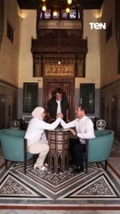 مين يقدر على المصريين .. بطلة مصر سارة سمير تهزم السفير الفرنسي بالقاهرة في مصارعة الذراع