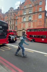 Découvrez cette incroyable tenue de camouflage à Londres !
