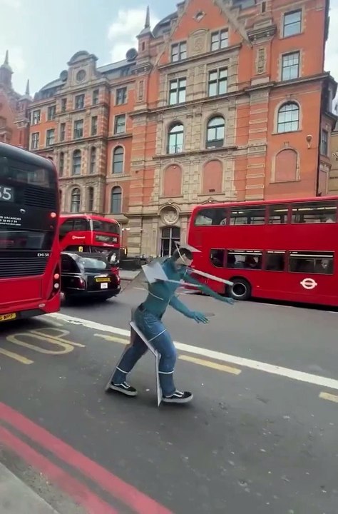 Découvrez cette incroyable tenue de camouflage à Londres !