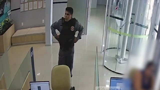 Assalto à mão armada: homem disfarçado de policial rende vigilante de agência bancária