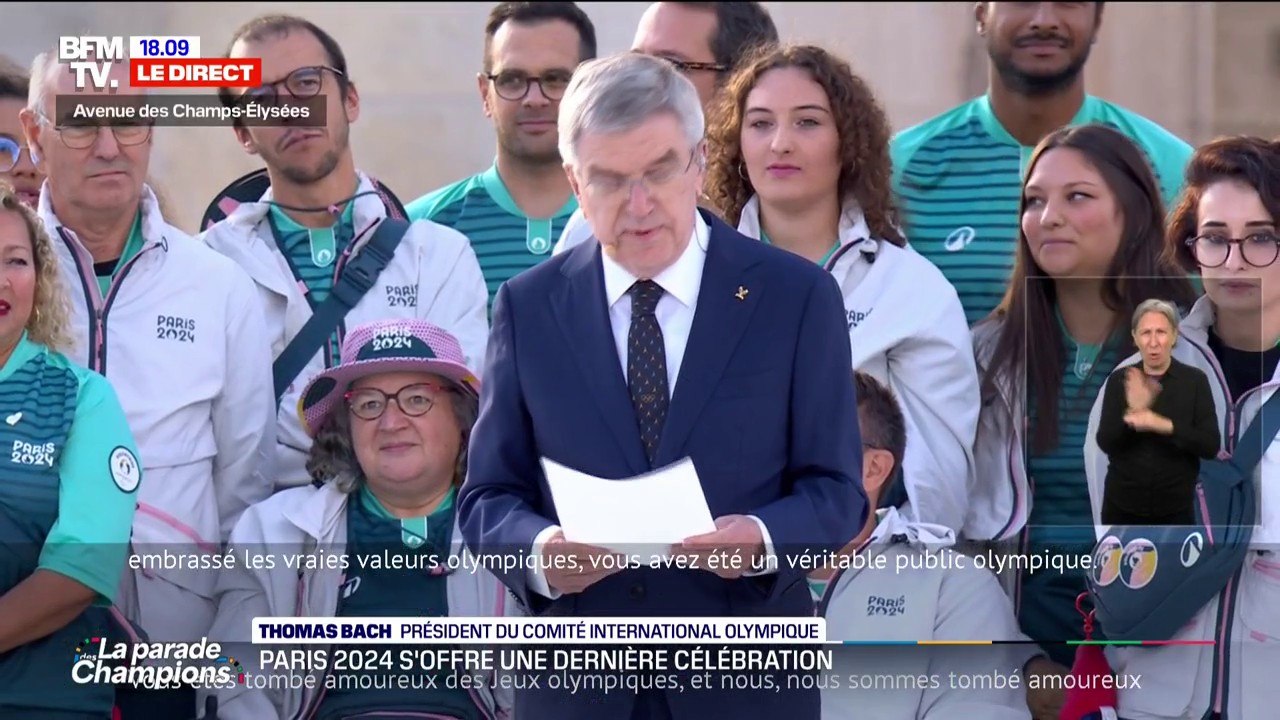 "Vous avez été un véritable public olympique": Thomas Bach, président du Comité international olympique, remet la coupe olympique au peuple français
