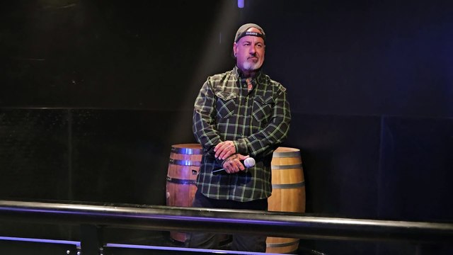 KISS - DUECE (PERFORMED LIVE AT THE WESTERNER)