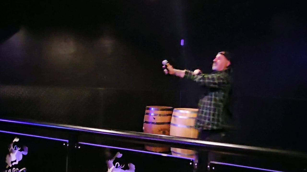 AC/DC – LET ME PUT MY LOVE INTO YOU (PERFORMED LIVE AT THE WESTERNER)