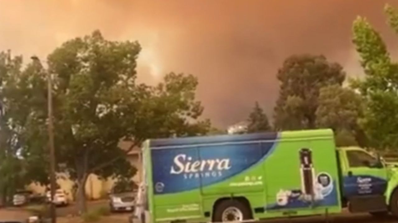 Oroville, CA: Raging wildfire leads to dense smoke enveloping the sky