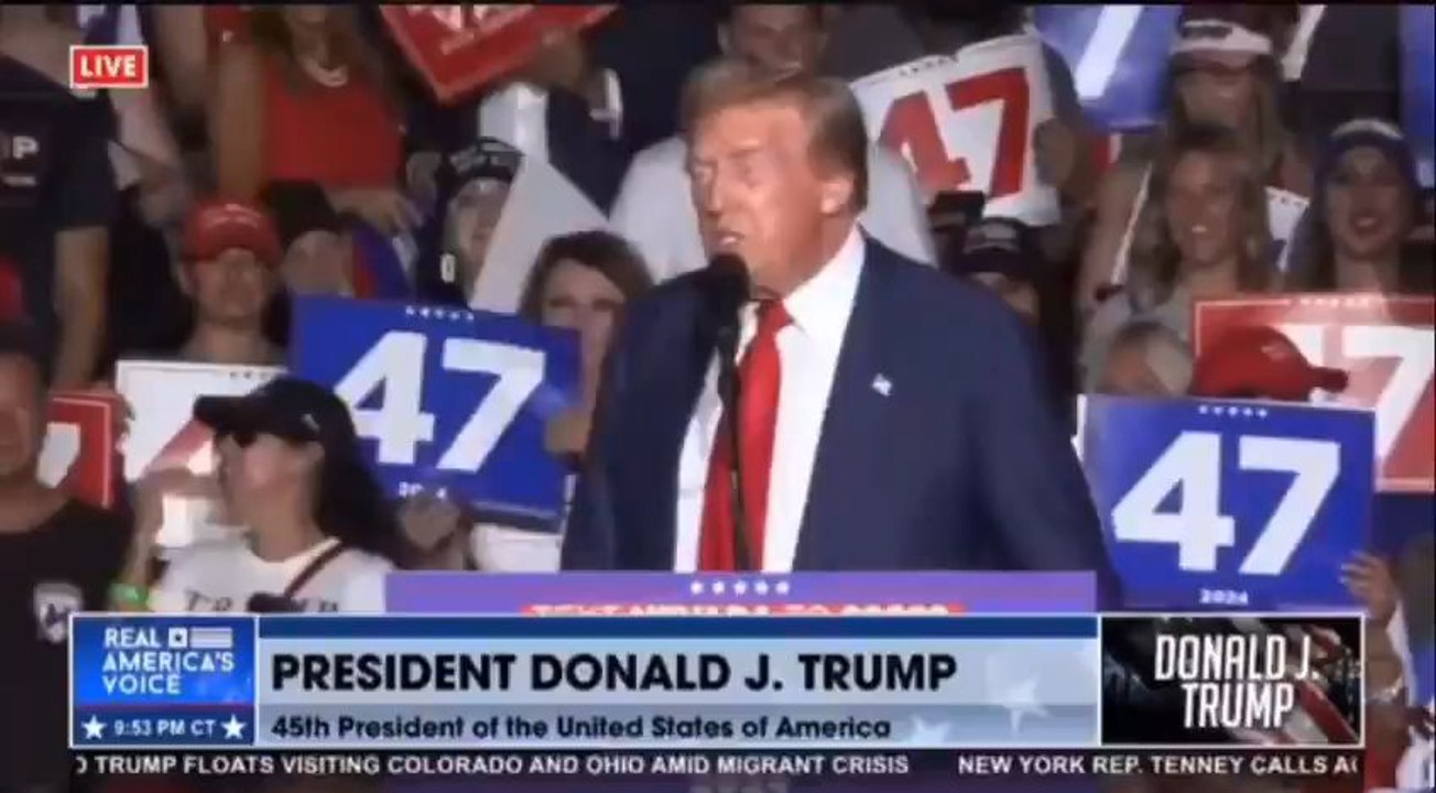 Trump vient de lancer une bombe, en alléguant que Kamala Harris avait reçu les questions du débat à l'avance et avait utilisé un écouteur pour écouter ses répliques.