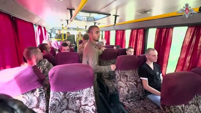 Rússia e Ucrânia trocam 206 prisioneiros após mediação dos Emirados Árabes Unidos