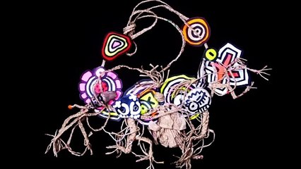 " COLLIER ETHNIQUE " JAK ARNOULD ©ADAGP