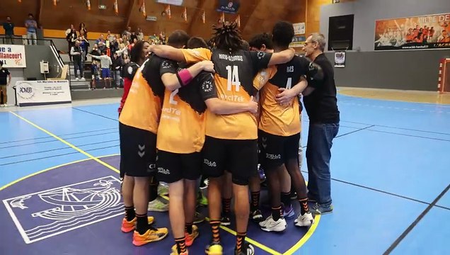 Célébration de la victoire ACBB HB contre PSG (joueurs) 1