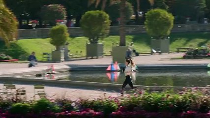 Emily.in.Paris.S01.E02.Hindi.English.480p.ESub