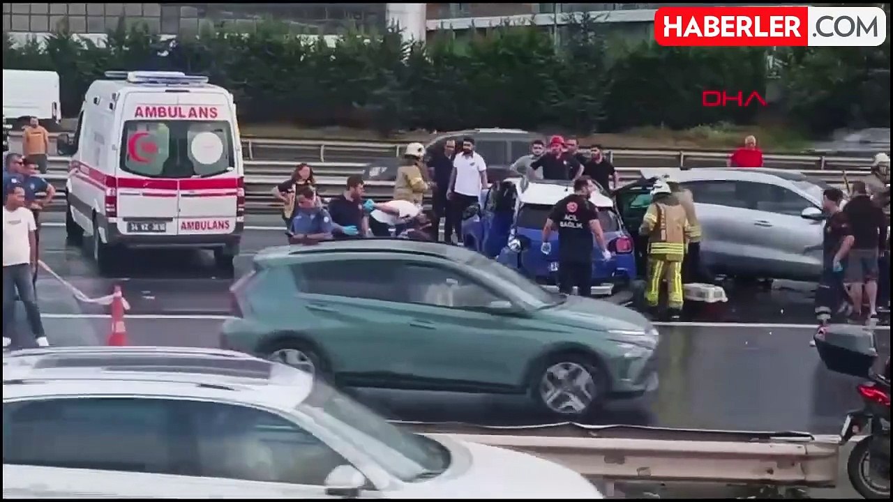 İstanbul'da zincirleme trafik kazası: Ölü ve yaralılar var