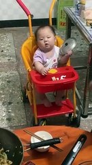 Cute baby - The expression of despair must be what he is thinking about family. Just eat a pot of vegetables