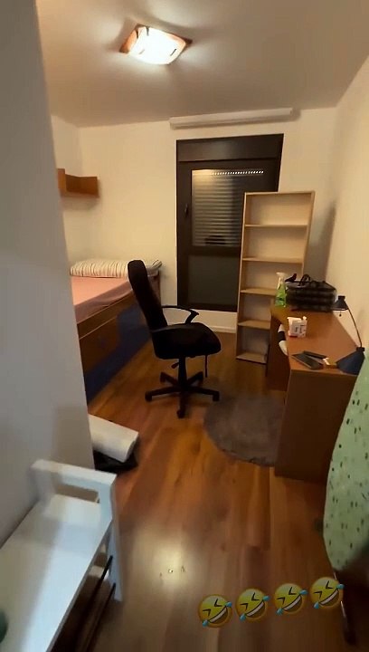 Απολαυστικό βίντεο: Η Πηλιάκη καθαρίζει, ο Χανταμπάκης τής κάνει παρατηρήσεις & εκείνη… εκρήγνυται!