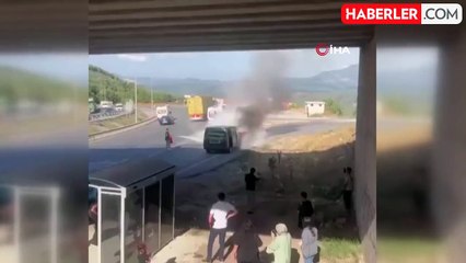 Bursa'da VIP Minibüs Seyir Halindeyken Yandı