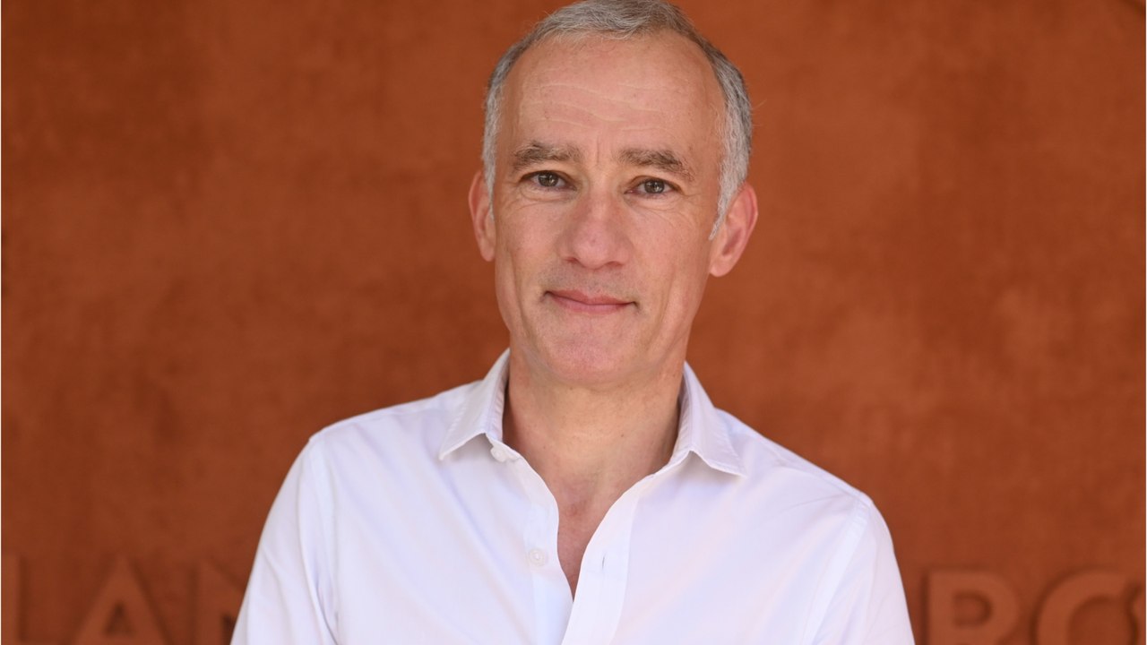 GALA VIDEO - Gilles Bouleau fait une énorme gaffe en direct et confond deux femmes politiques : “Ma myopie m’a joué un tour”