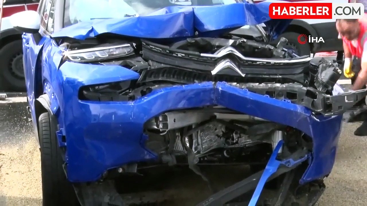 Bağcılar TEM Otoyolunda Feci Zincirleme Kaza: 2 Ölü, 1'i Ağır 5 Yaralı