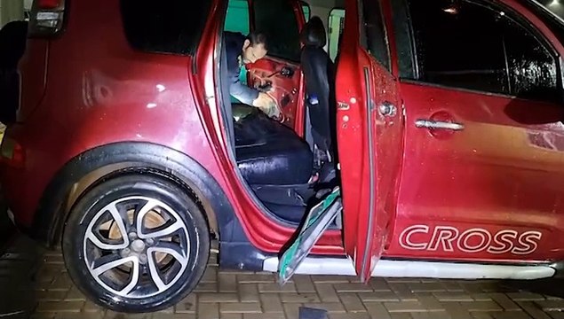 PRF apreende Citröen abarrotado de maconha em fundos falsos em Cascavel