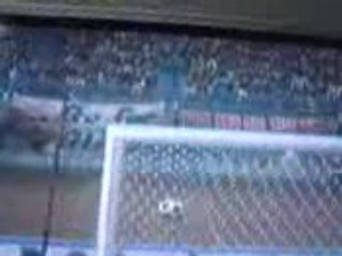 Coup franc de Taiwo des 40 m en lucarne