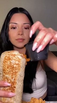 Burrito Eating Challenge#burrito #foryou #asmr #mozzarella #koreanfood #asmreating #asmreating #mukbang #spicy #tacos #mukbang #birria