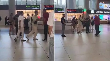 Eski eşini havalimanında erkek arkadaşıyla görünce çılgına döndü