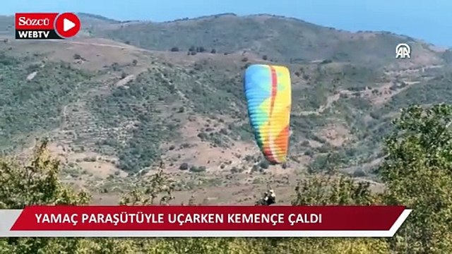 Yamaç paraşütüyle uçarken kemençe çaldı