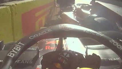 Descargar video: El accidente entre Checo Pérez y Carlos Sainz en el GP de Azerbaiyán