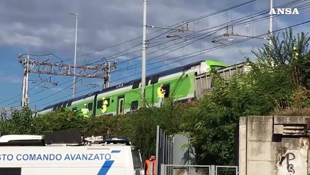 Treno deraglia a Milano: impatto con un container caduto sui binari