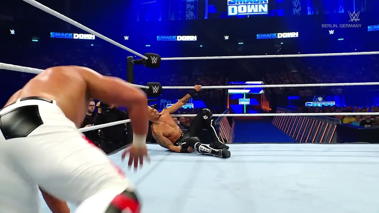 Carmelo Hayes overcomes Andrade in thriller_ SmackDown highlights, Aug. 30, 2024