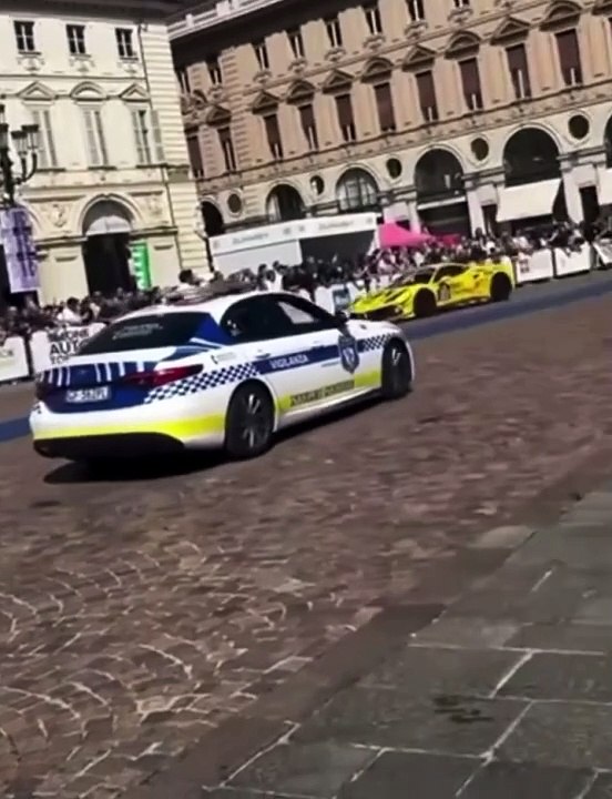 Macchina da rally sulla folla al Salone dell'Auto di Torino