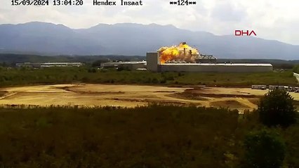 Makarna fabrikasındaki patlama anı kameraya yansıdı