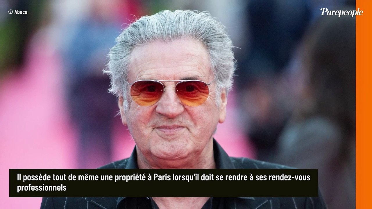 Daniel Auteuil mène une vie paisible au pied des Alpilles avec sa femme Aude et  leur fils Zach, dans une "maison d'artistes"