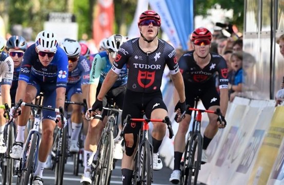 Cyclisme - Grand Prix d'Isbergues 2024 - Arvid de Kleijn encore, Benoît Cosnefroy gagne la Coupe de france