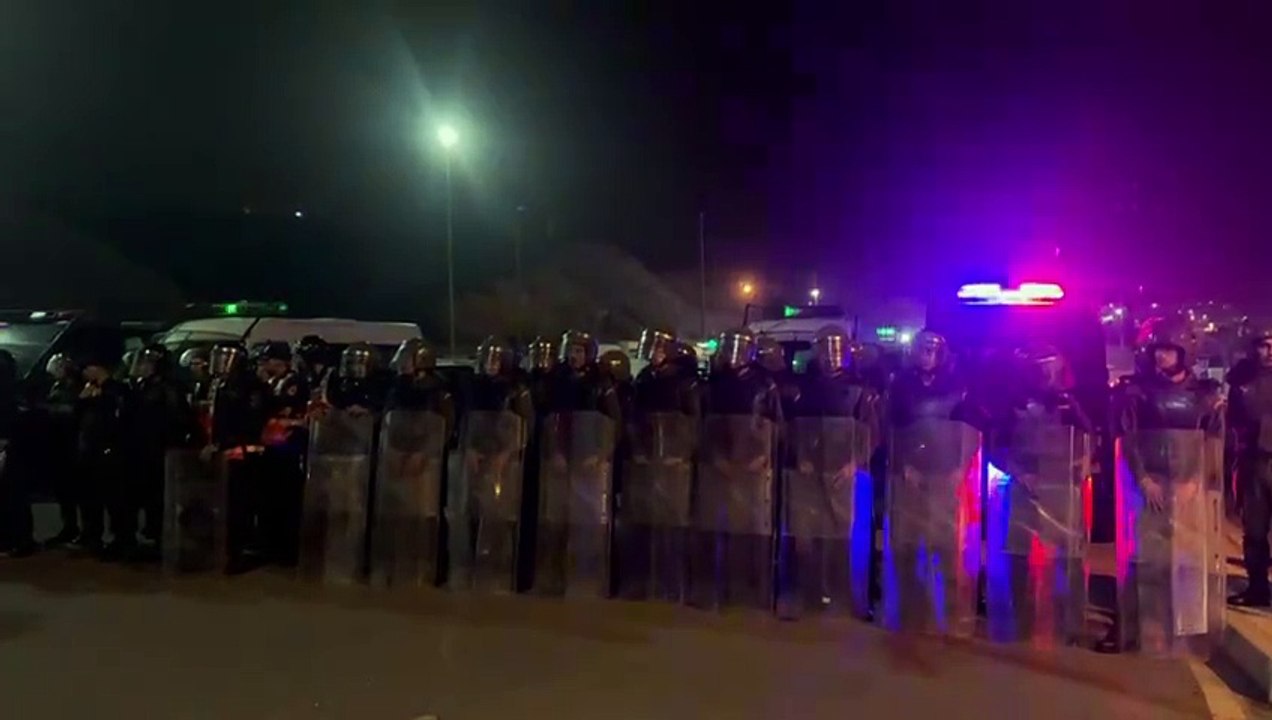 La policía marroquí junto a la frontera de Ceuta