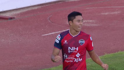 '이동준 결승 골' 김천, 인천 제압하고 3위 도약 / YTN