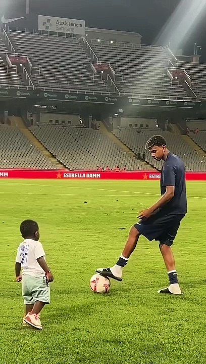 Little Yamal is so CUTE -- _fcbarcelona _shorts _lamineyamal(1080P_60FPS)