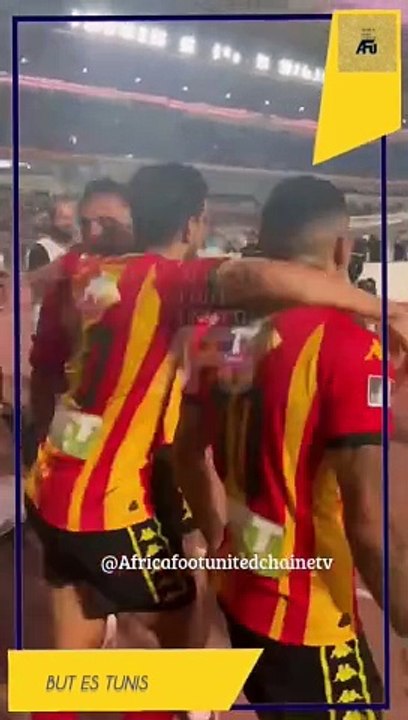 #LDCCAF  #ESTunis : Youcef Belaili  célèbre son but avec le public sang et or ⚽