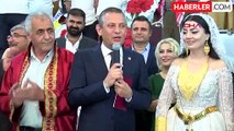 Özgür Özel'in nikah şahidi olduğu düğünde geline takılan altınlar dikkat çekti