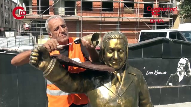 Avcılar'daki Adile Naşit heykelinin zili çalındı!