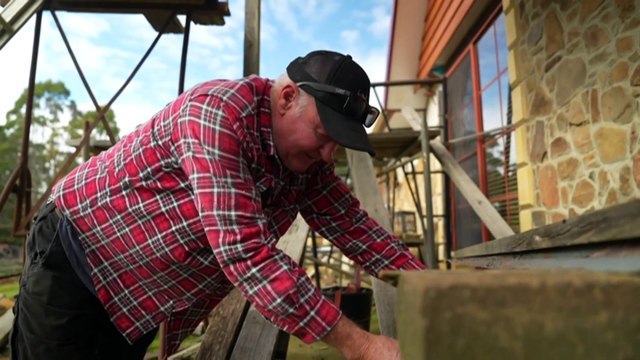 Many Tasmanians who lost power during recent widespread outages complain about lack of communication from TasNetworks