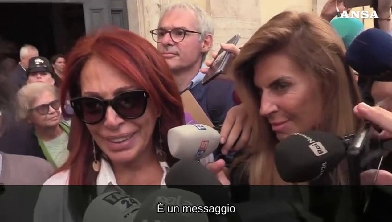 Giurato, la moglie Daniela in lacrime: "Insegnava col suo esempio"