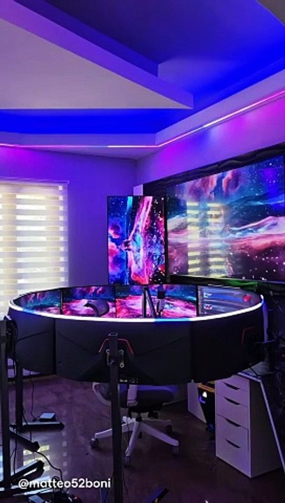Jugador gasta 20000$ en 10 Monitores